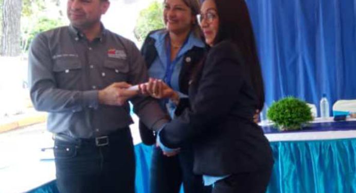 Humnt reconoce labor del personal de Estadística e informática en su día