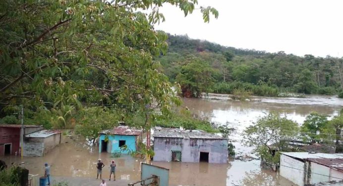 Inundados 6 sectores de Caripito por crecida del río Caripe