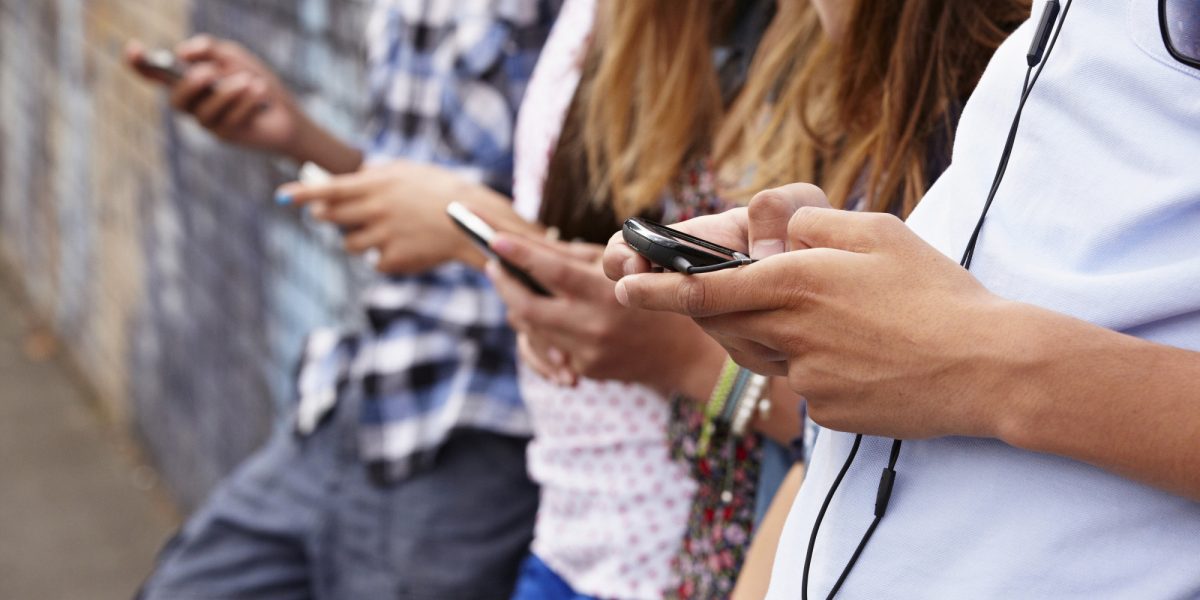 jovenes adictos al celular pueden desarrollar este problema de salud laverdaddemonagas.com adolescenti dipendenza smartphone madima.altervista