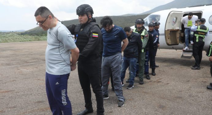 ¡Deportados! Venezuela entregó a cinco delincuentes colombianos