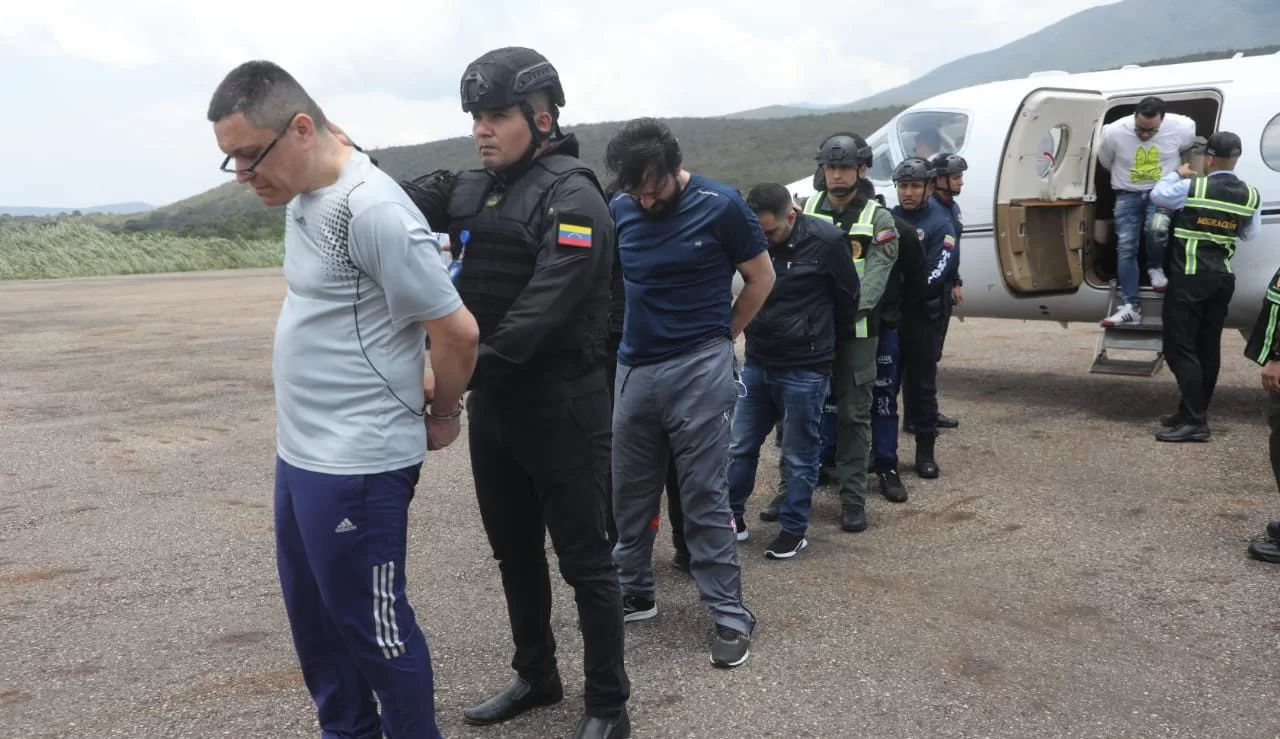 Venezuela entregó a cinco delincuentes colombianos