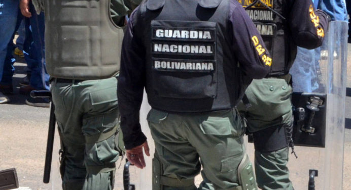 ¡En Monagas! Detienen a un sargento del Ejército y a otro sujeto por contrabando de 126 aves