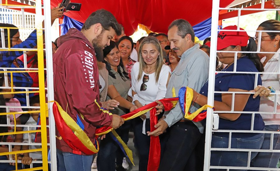 El gobernador Ernesto Luna entrega totalmente rehabilitados los espacios del Centro Educativo “Dr. Julián Padrón” en Río Cocollar