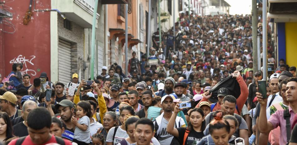 Miles de migrantes llegan a México para solicitar libre tránsito rumbo a EEUU