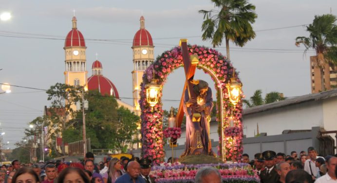 Monaguenses pagaron promesas en procesión del Nazareno (+fotos y video)