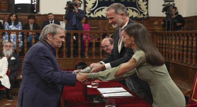Poeta Rafael Cadenas es el primer venezolano en recibir el Premio Cervantes