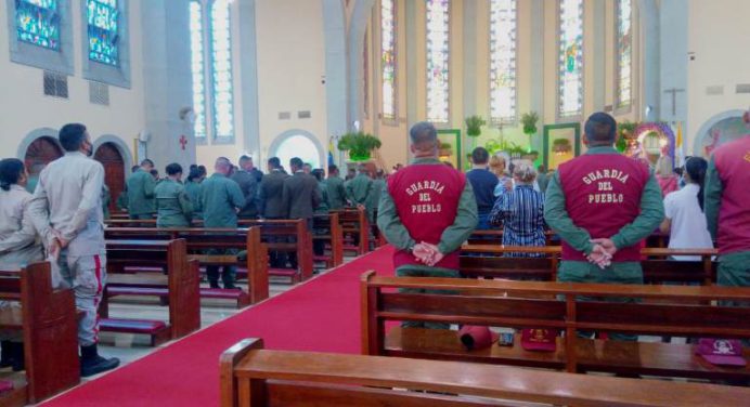 Primera misa del Nazareno en Catedral congregó autoridades y penitentes