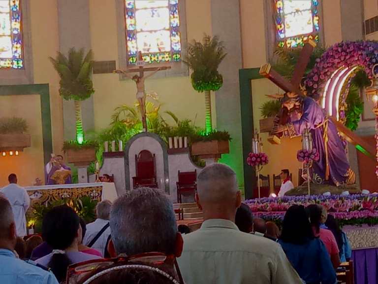 primera misa de nazareno en catedral congrego autoridades y penitentes laverdaddemonagas.com whatsapp image 2023 04 05 at 12.40.45 pm 2