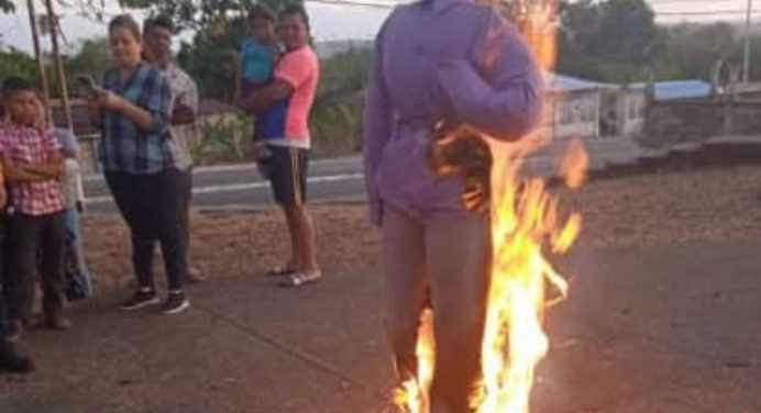 Pueblo de Monagas quemó a los Judas traidores a la Patria