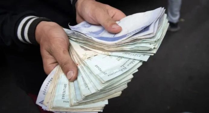 Sueldo mínimo cumple 395 días y todos a la espera de un aumento