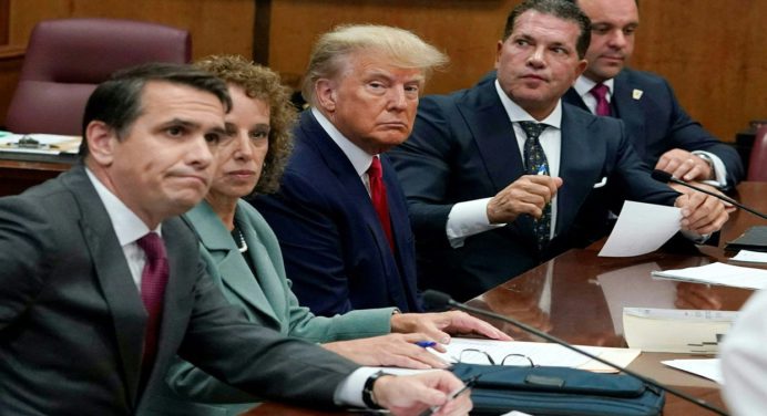 Trump rechaza su inculpación y la califica de insulto para EEUU