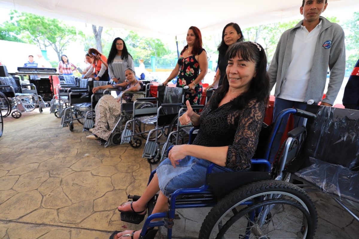 1x10 del buen gobierno entrega 104 sillas de ruedas y 12 bastones en monagas laverdaddemonagas.com whatsapp image 2023 05 15 at 3.00.43 pm 2