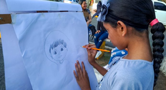 60 niños de Sotillo participan en taller de dibujo y pintura