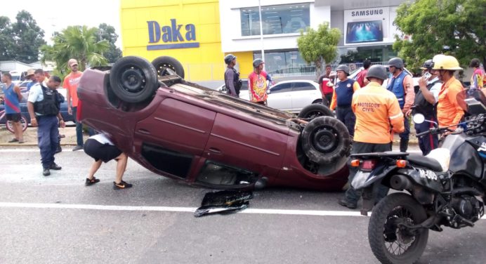Accidente en la entrada de Las Cocuizas deja dos heridos