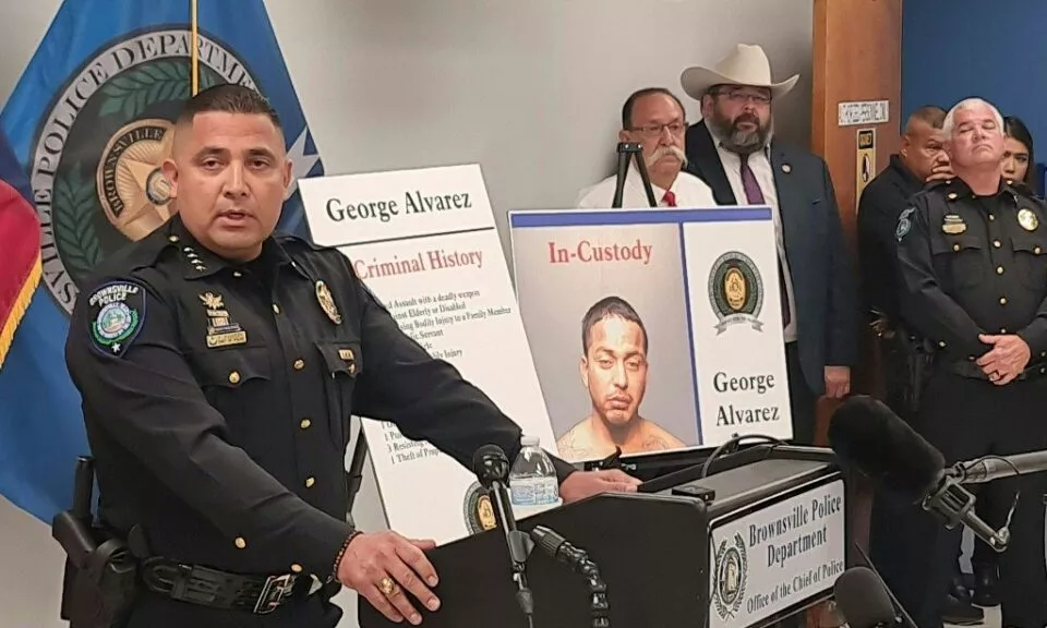 El hombre, identificado como George Álvarez, de origen hispano, tenía antecedentes criminales