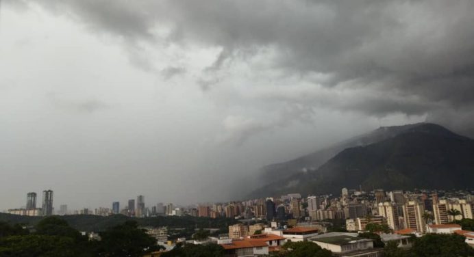 Paso de ondas tropicales 1 y 2 traen lluvias para este martes