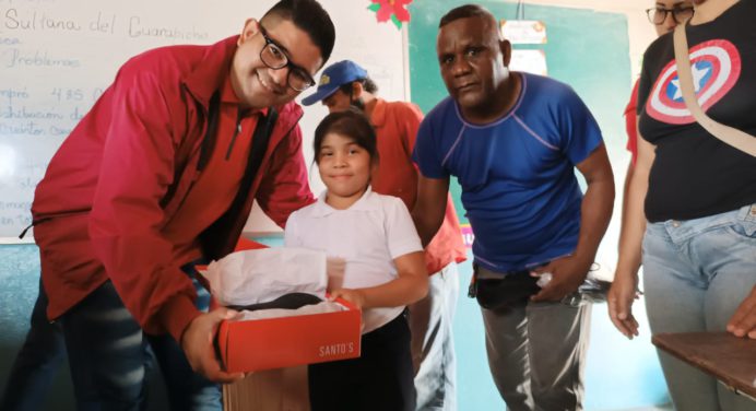 Beneficiados más de 2 mil estudiantes de Aguasay con la entrega de zapatos