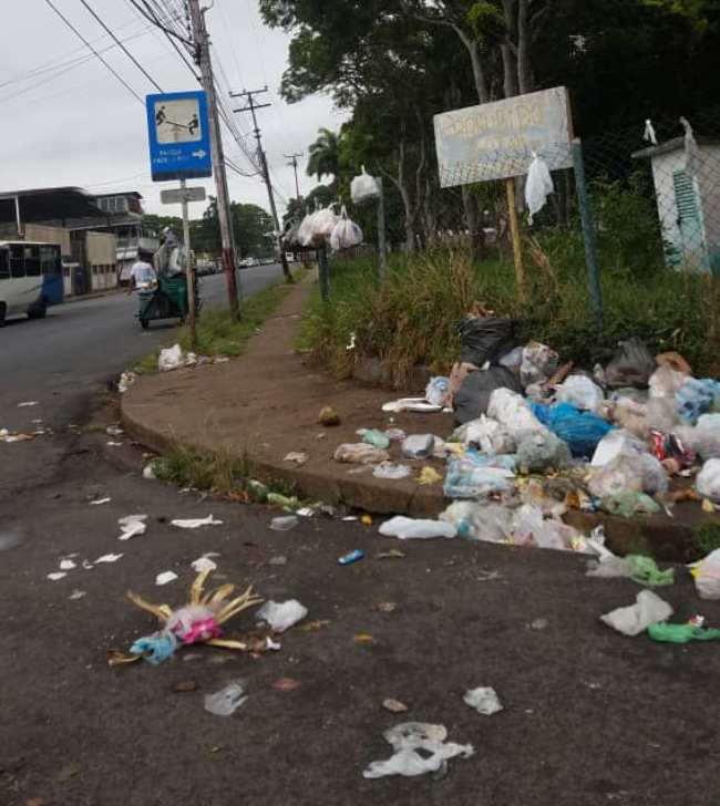 calle principal de las cocuizas amanecio repleta de basura laverdaddemonagas.com whatsapp image 2023 05 22 at 4.34.57 pm