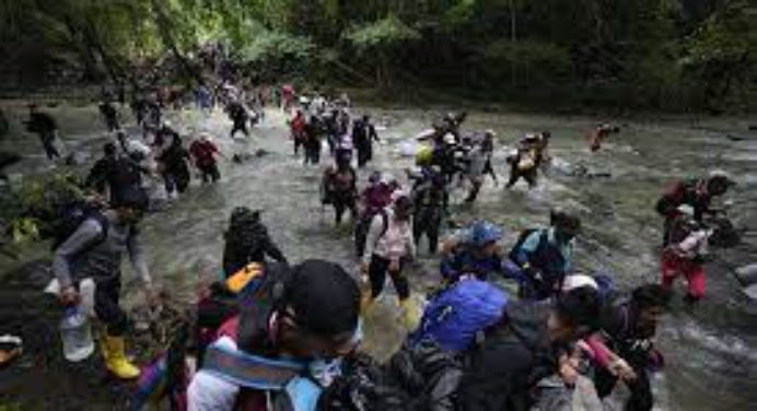 Cifra de migrantes que cruzaron el Darién llega a 127.000 este año