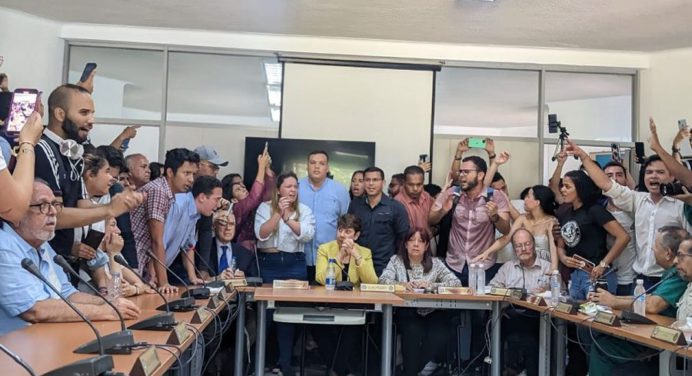 Comisión Electoral de la UCV entregó informe tras fracaso del 26-M