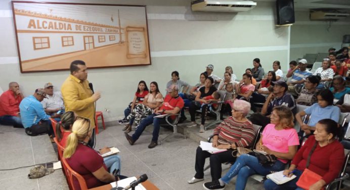 Comunas serán garantes de entrega de insumos médicos a centros asistenciales