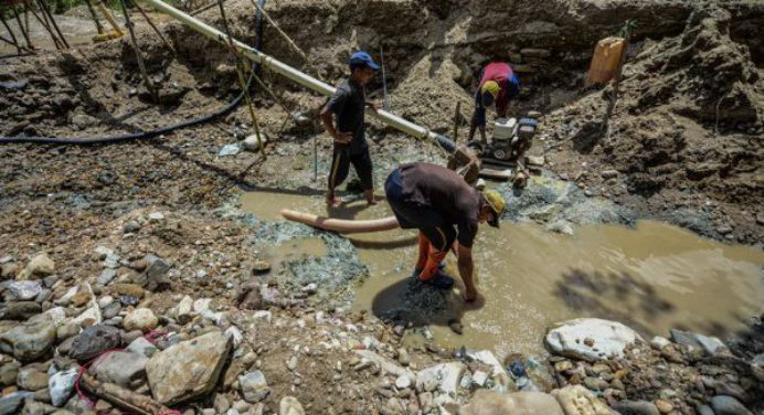 Cuatro mineros murieron tras enfrentarse con policías de tierra Yanomami de Brasil