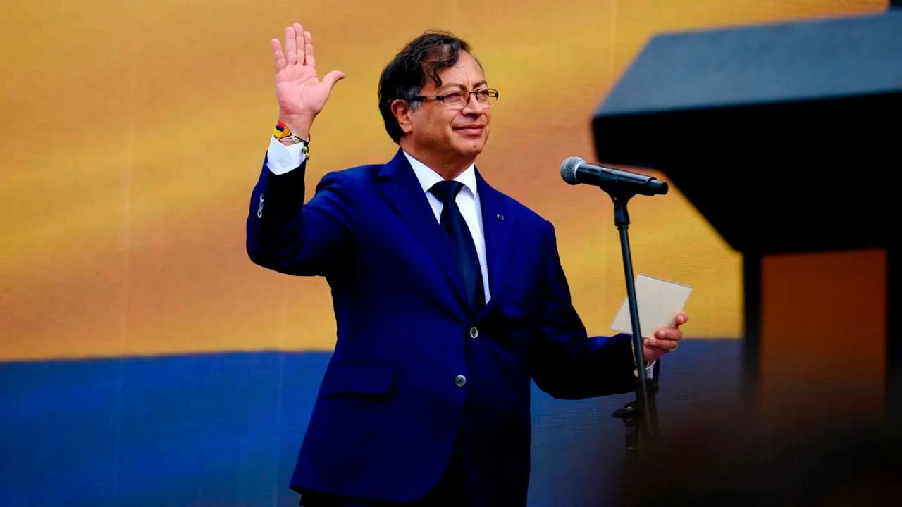 El presidente de Colombia posesionó este lunes a siete nuevos ministros