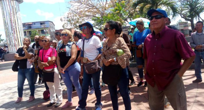 Docentes volvieron a manifestar porque se sienten engañados