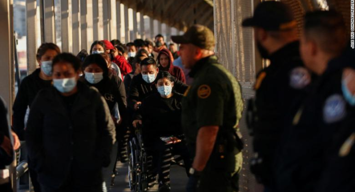 EE.UU. promulga nueva norma que restringe el acceso al asilo en la frontera con México