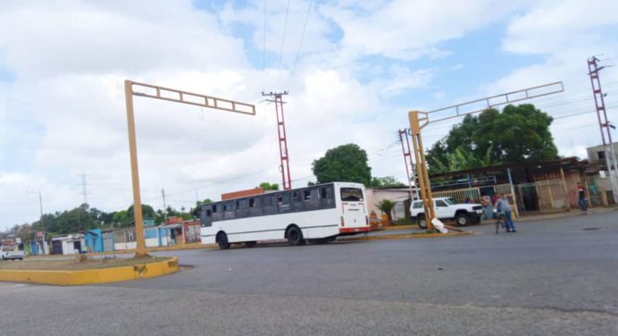 En Las Cayenas siguen esperando la colocación de semáforos