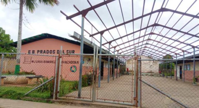 En Prados del Sur piden que aparezca el techo de la escuela