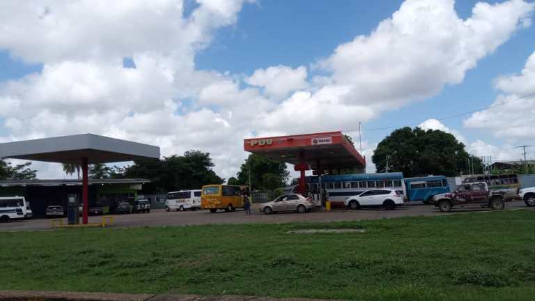 Estaciones de servicio abarrotadas luego de tres días sin gasolina en Maturín