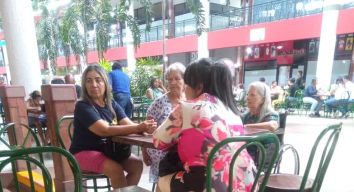 Ferias de comida de centros comerciales del sur lucieron repletas por día de las madres