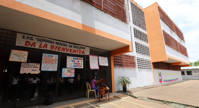 Gobernación impermeabiliza escuela Adriana Rengel de Sequera