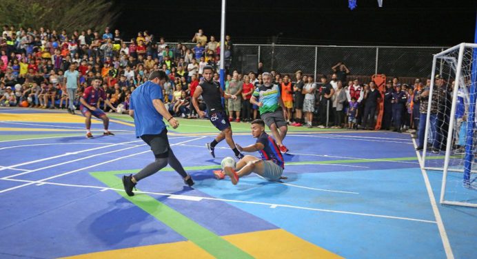 Gobernador Luna reinauguró cancha en Las Cayenas con amistoso de fútbol sala