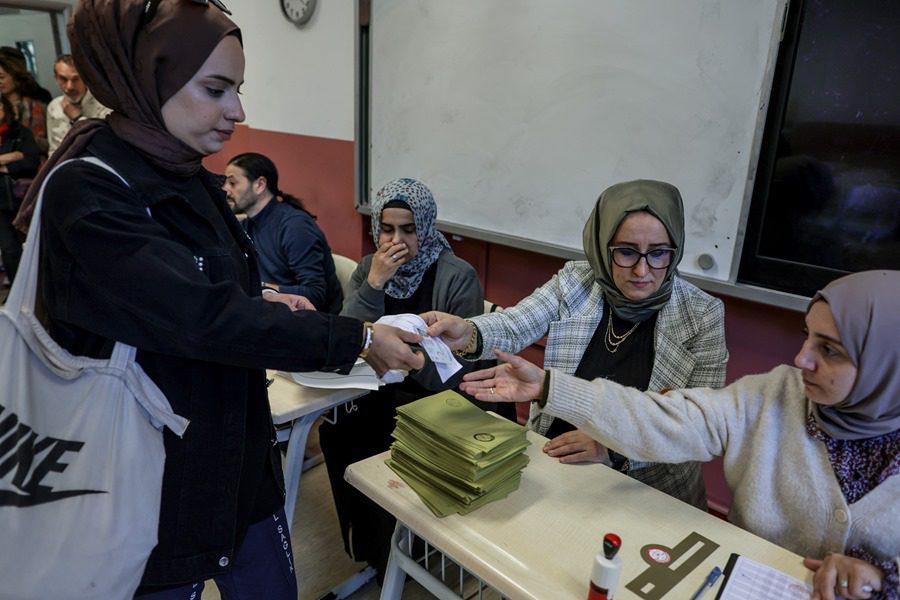 Elecciones en Turquía transcurren sin incidentes