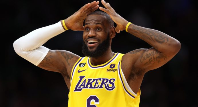 El dato de LeBron James en la postemporada 2023 que preocupa a los Lakers