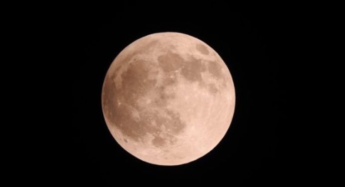 Vea el Calendario de las Lunas 2023 y el Triple Fenómeno Celeste: Una experiencia única en Mayo