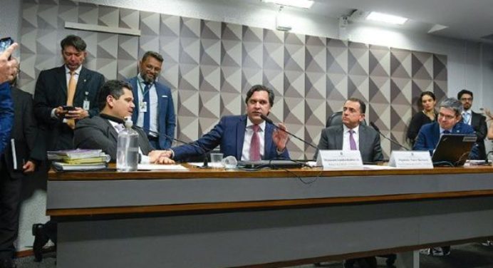 Legisladores de Brasil eliminan funciones de algunos ministros