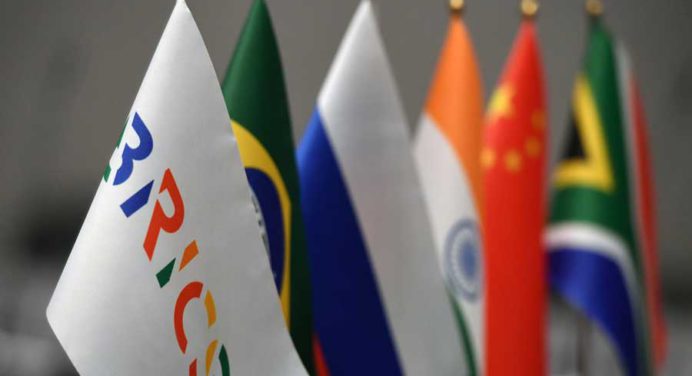 Los BRICS podrían debatir el uso de una moneda común en su próxima cumbre