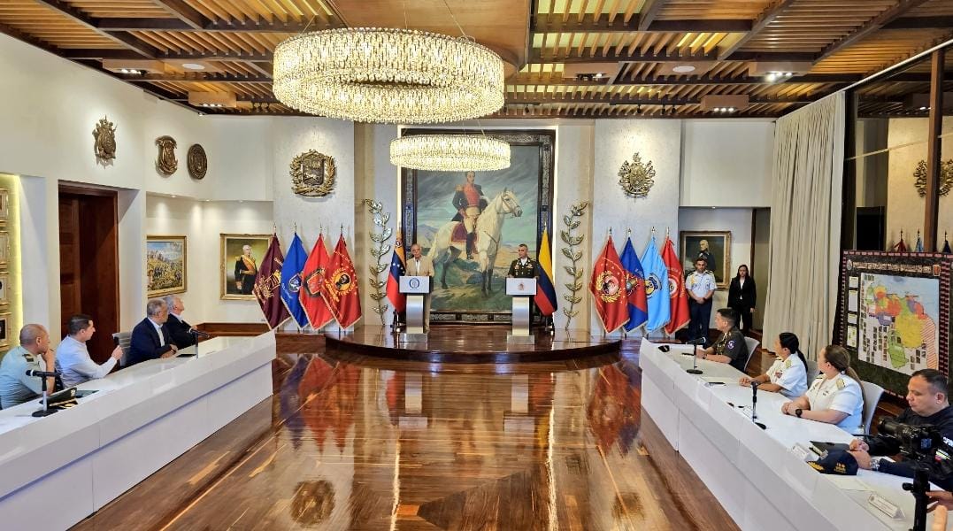 El Ministro de Colombia y su delegación fueron recibidos por el ministro Vladimir Padrino López,