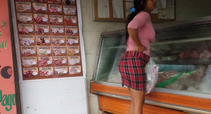 Mortadela y salchicha rallada sustituyen al pollo en hogares de Maturín