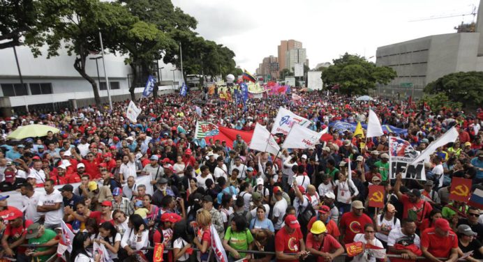 Oficialismo y oposición marcharán este 1 de mayo