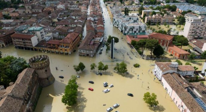 Presidenta de Comisión Europea viaja a Italia por devastación dejada por inundaciones