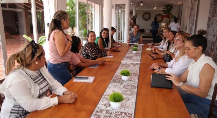 Presidenta de la Fundación Regional del Niño se reúne con primeras damas municipales