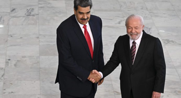 Presidente Maduro llega a Itamaraty para participar en Reunión de Presidentes de América del Sur