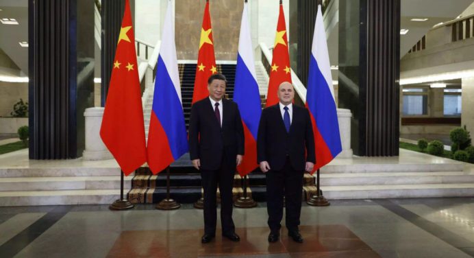 Primer ministro de Rusia llega a China para conversar sobre la guerra en Ucrania