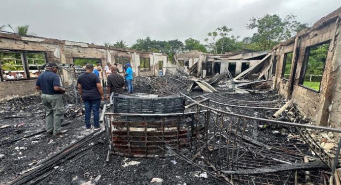 Estudiante enojada provocó incendio que mató a 19 niños en residencia escolar en Guyana