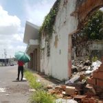 Los vecinos exigen demoler los edificios abandonados