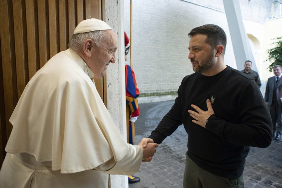 zelenski le dice al papa francisco que no puede haber igualdad entre victima y agresor laverdaddemonagas.com zelenski papa